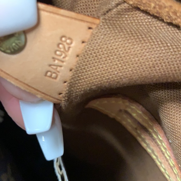 Authentic Louis Vuitton Montsouris GM - Picture 8 of 11